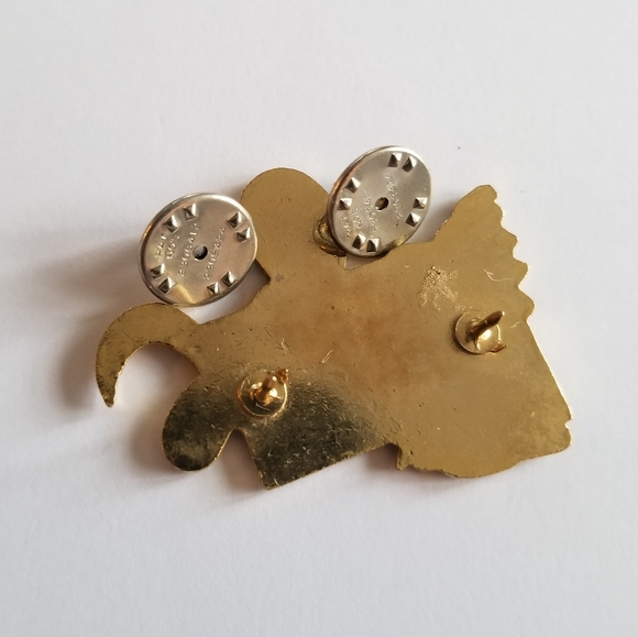 Vintage Lioness Club pin enamel brooch Gold tone metal Lions - Picture 3 of 8